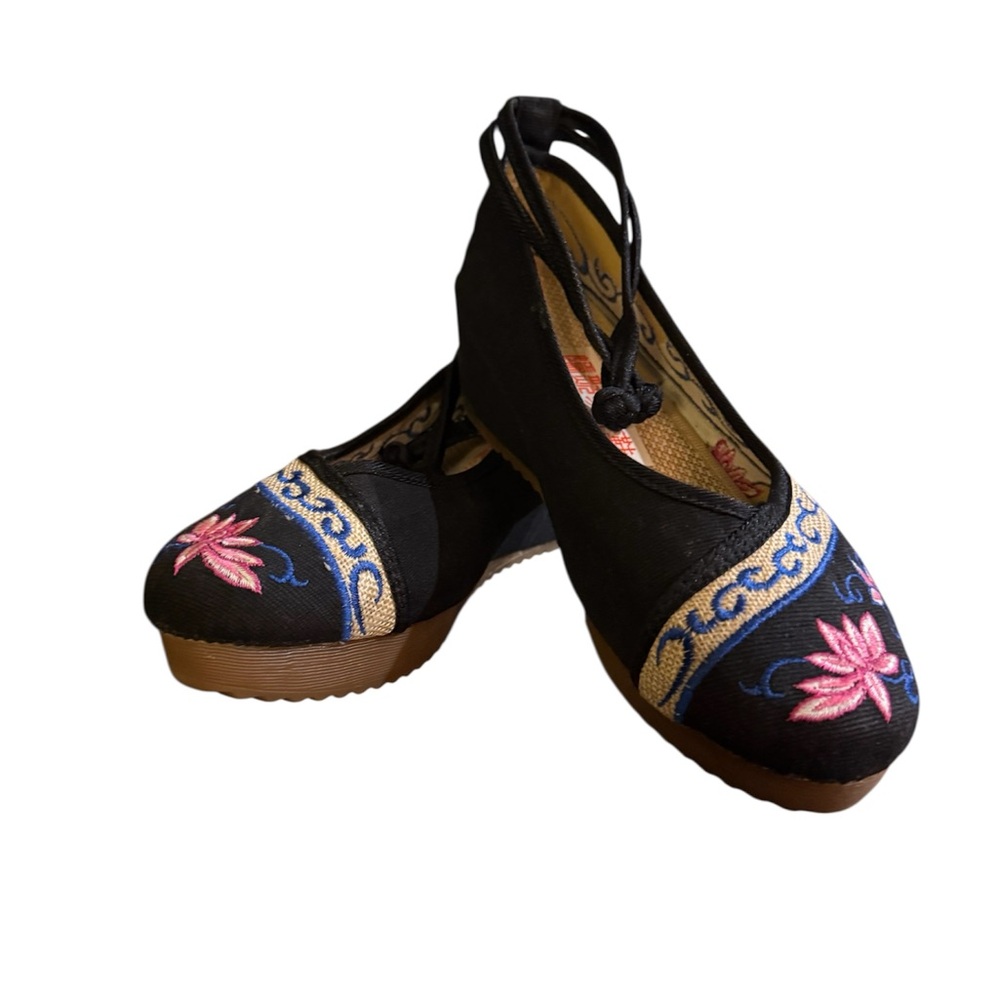 Chinese Embroidered Lotus Mary Jane Flats Sz 245 (US 8/8.5)